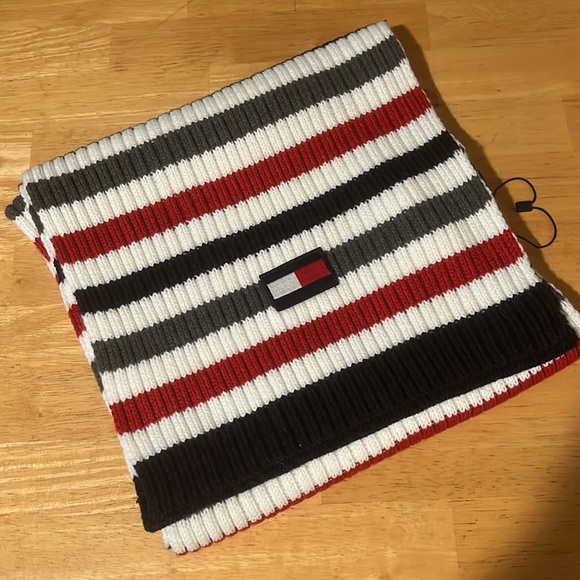 Tommy Hilfiger Other - NWOT Men’s Tommy Hilfiger Logo Scarf